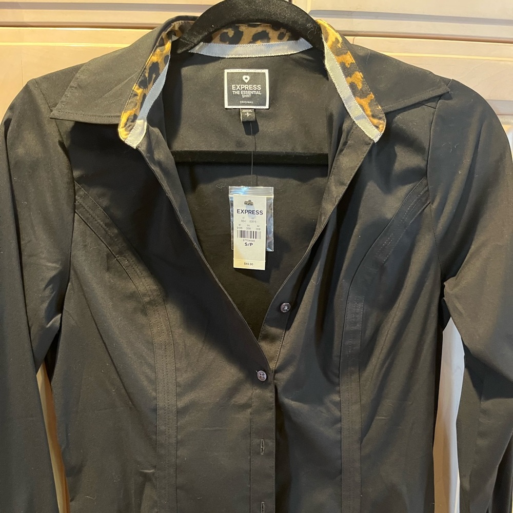 EXPRESS Womens Classic Button Down Fitted Shirt Black
Leopard Trim